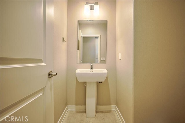 Building Photo - 661 Sawyer Pl