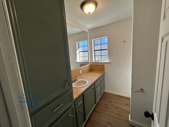 Building Photo - 502 Jefferson Pl