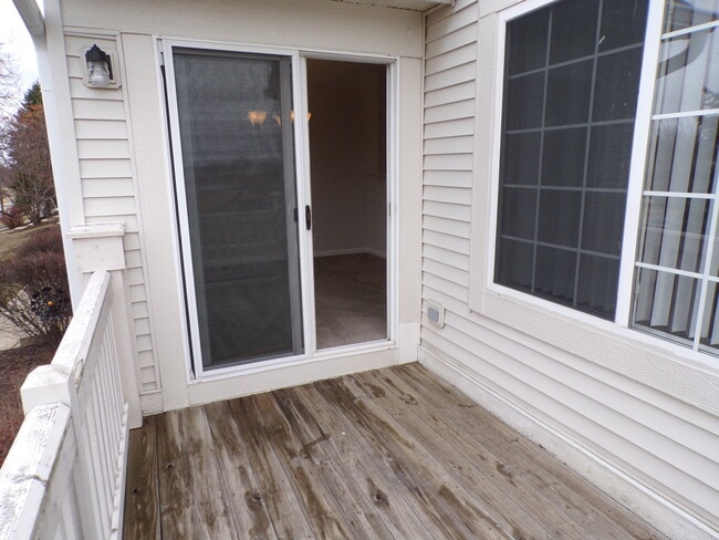 Building Photo - 583 S Parkside Dr