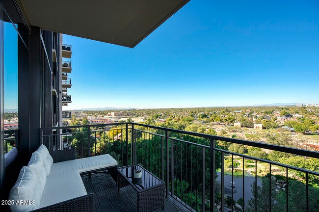 Building Photo - 200 W Portland St