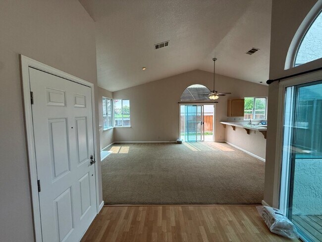 Building Photo - 900 Bluewater Dr