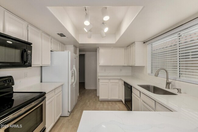 Building Photo - 1343 E Angela Dr