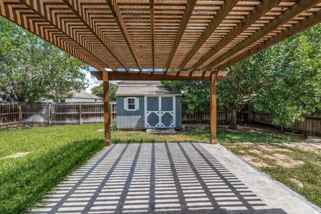 Building Photo - 153 Hanging Moss Dr