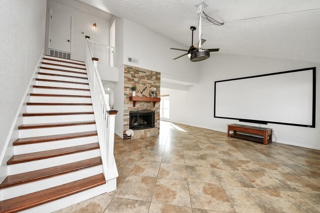 Building Photo - 601 E Castle Harbour Dr