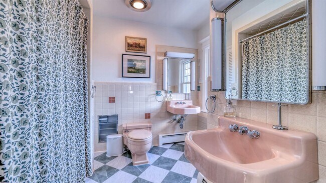 Building Photo - 17 S Derby Ave