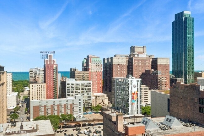 Building Photo - 600 S Dearborn St
