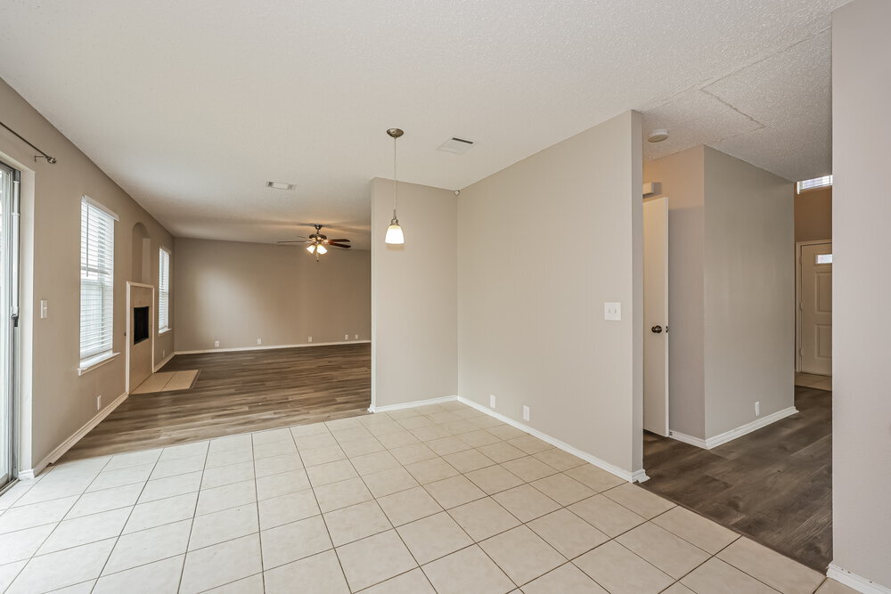 Building Photo - 6736 Meadowcrest Dr