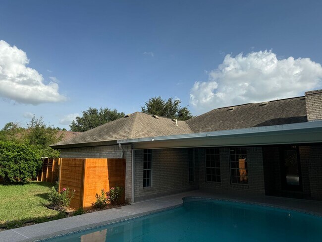 Building Photo - 1703 Terrace Dr