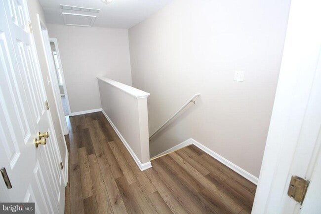 Building Photo - 132 Bay Hill Ln
