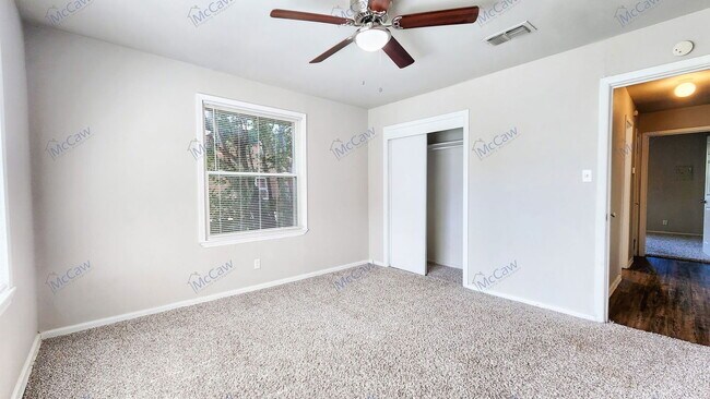 Building Photo - 816 Sandell Dr