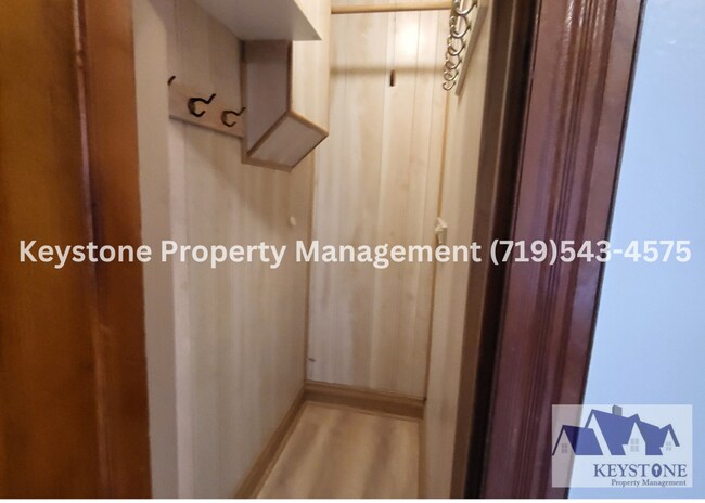 Building Photo - Freshly Painted Home - 2 Bedrooms/1 Bath/ ...
