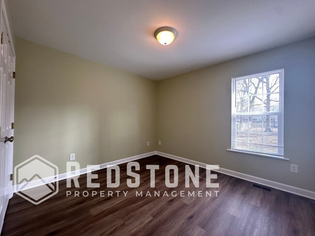 Building Photo - 2224 May Dr