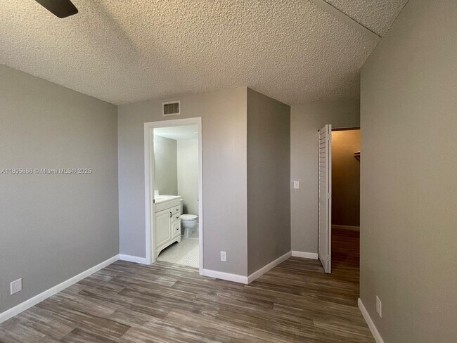 Building Photo - 7875 Margate Blvd