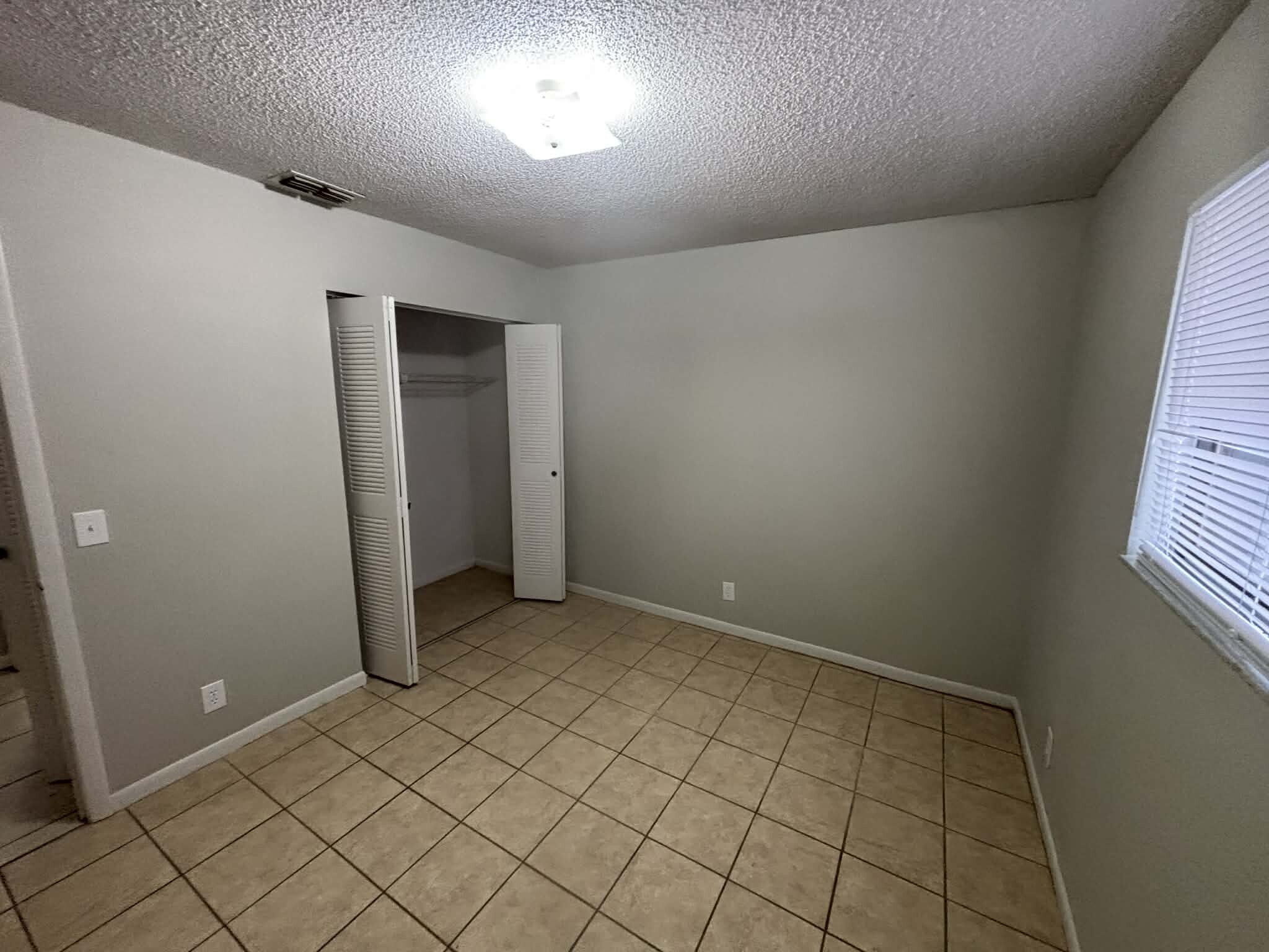 Building Photo - 3844 NW Huntsboro St