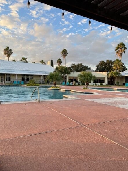 Building Photo - 2614 Ashley Dr