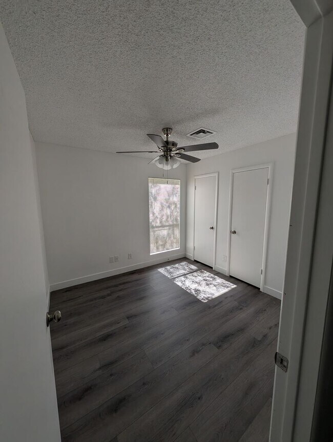 Building Photo - Sharp 3 Bedroom Home w/Pool in Glendale