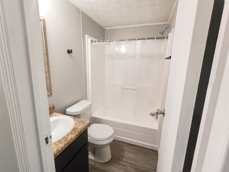 Building Photo - 42 Deerwood Park