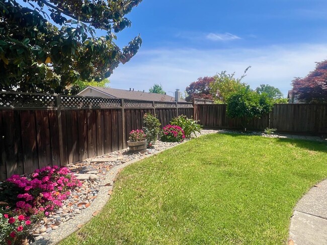 Building Photo - 4396 Glenpark Dr