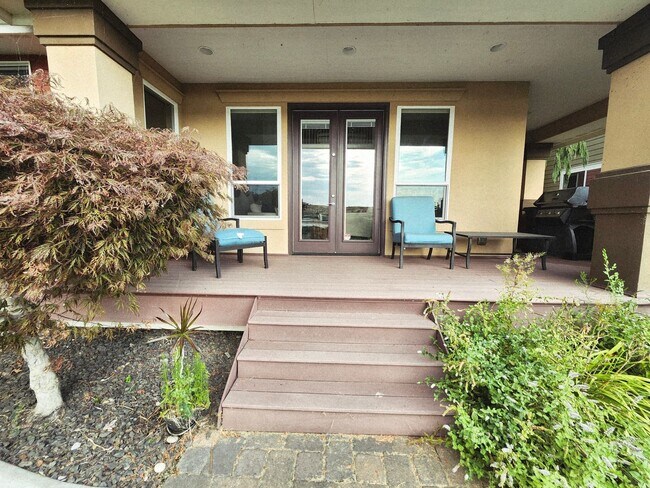 Building Photo - Beautiful Riverfront Retreat, 2 River-Faci...