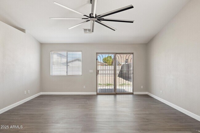 Building Photo - 5409 S 10th Ave