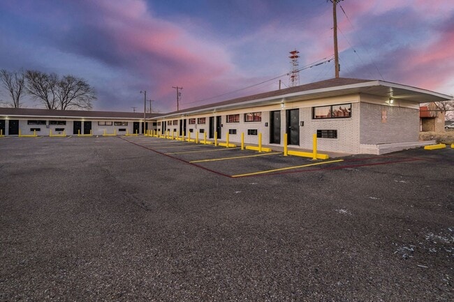 Building Photo - La Luna Luxury Suites