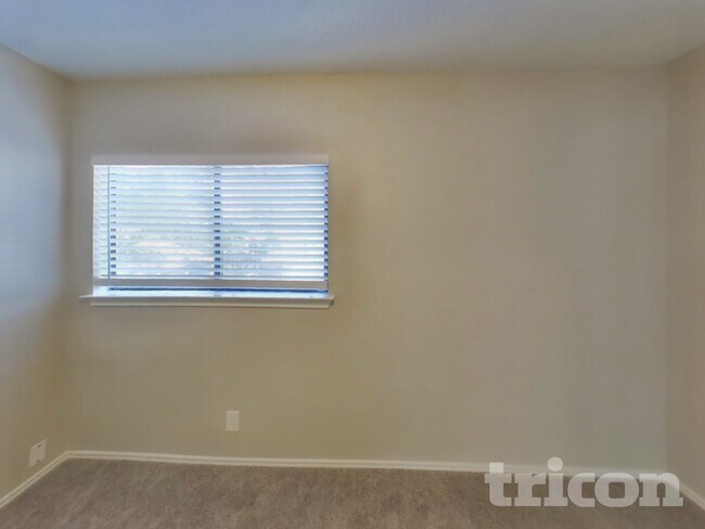 Building Photo - 10223 Canton Fld Dr