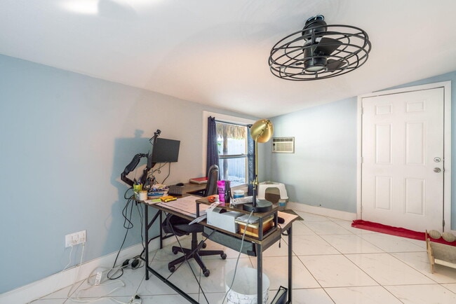 Building Photo - 1820 Hillcrest Ave