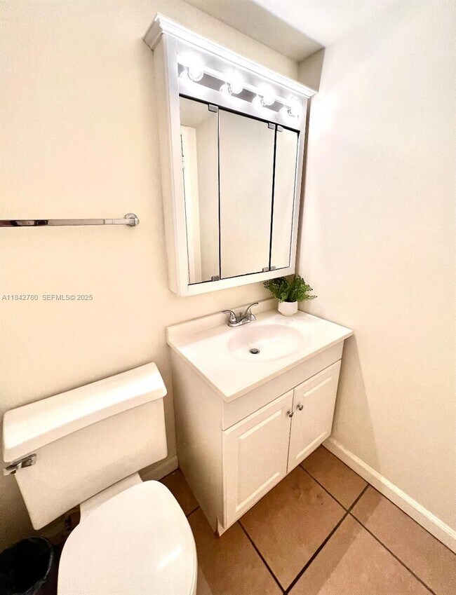 Building Photo - 401 Golden Isles Dr