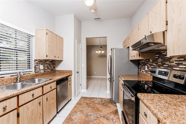 Building Photo - 231 Lago Vista St