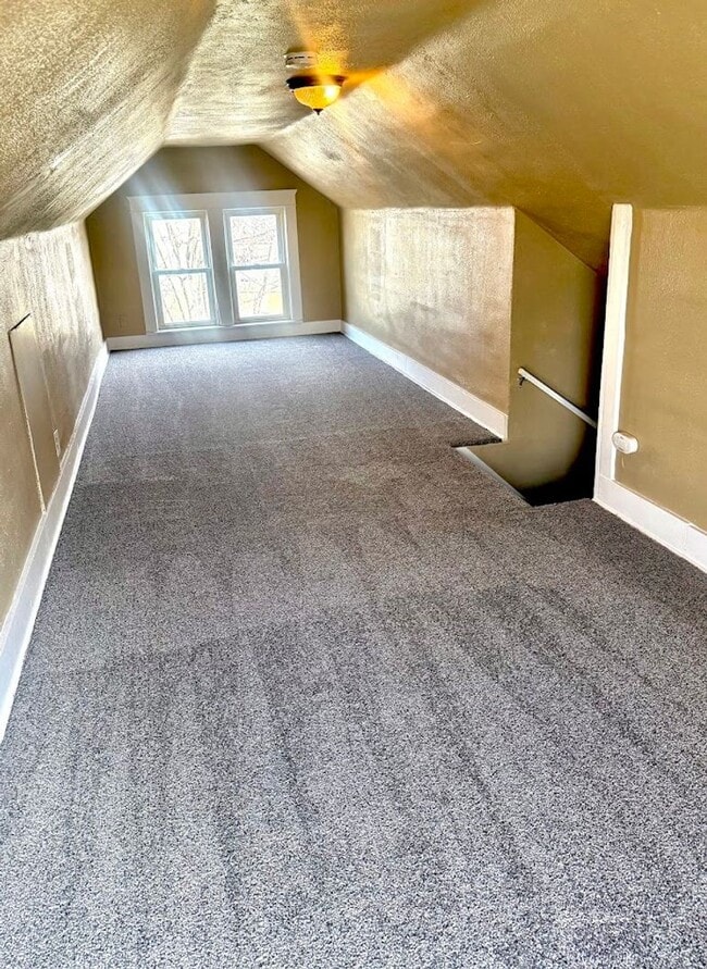 Building Photo - Four bedroom one bathroom home for rent