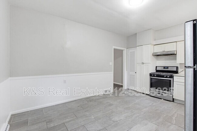Building Photo - 29 E Orchard Ave