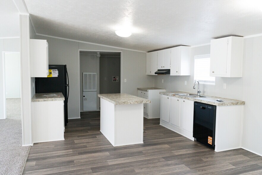 Building Photo - 120 Parma Ct