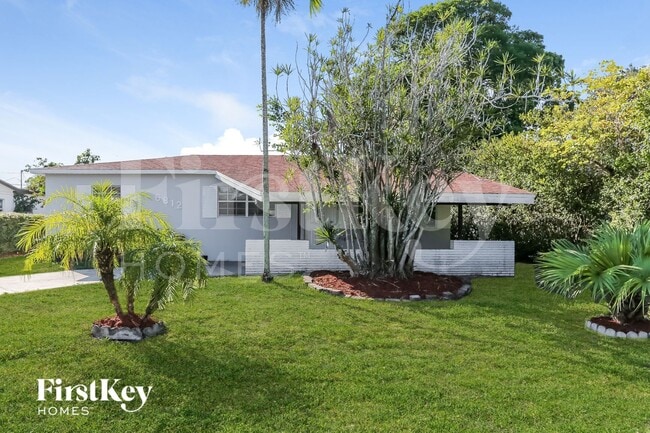 Building Photo - 6812 SW 22nd Ct