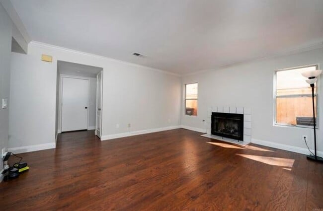 Building Photo - Beautiful 4Br/2.5Ba Home With Private Yard In Shadowridge!!