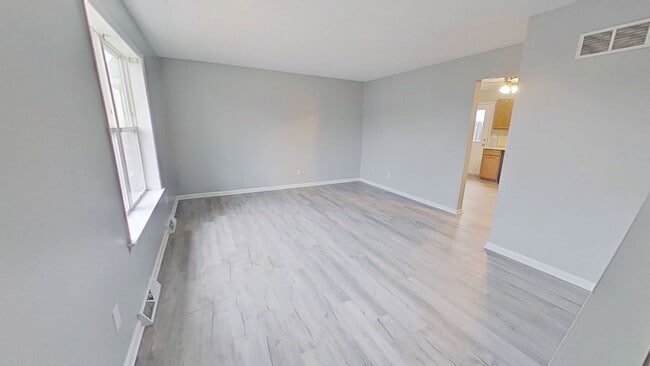 Building Photo - Move-In Ready 2BR Townhouse w/ Central AC & Off-Street Parking