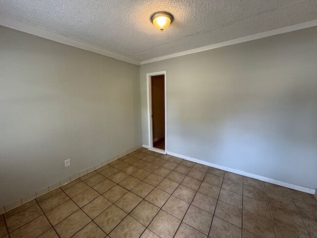 Building Photo - South AVL - 3/2 with Sunroom and Flex Space!