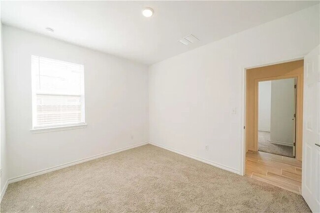 Building Photo - 215 Thurman Holt Rd