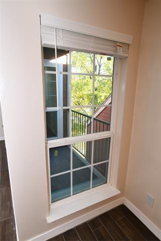 Building Photo - 9821 Walnut St