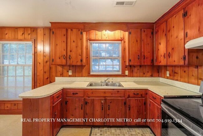 Building Photo - Charming 2 Bedroom Home in Charlotte!