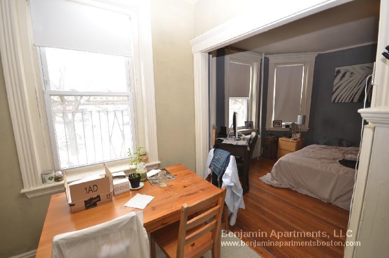 Building Photo - 235 Park Dr