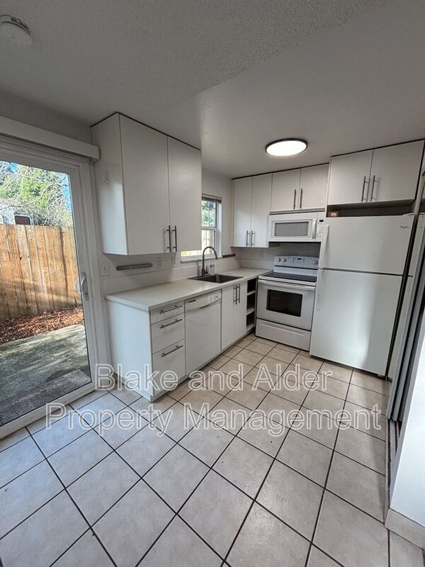 Building Photo - 4101 NE Killingsworth St