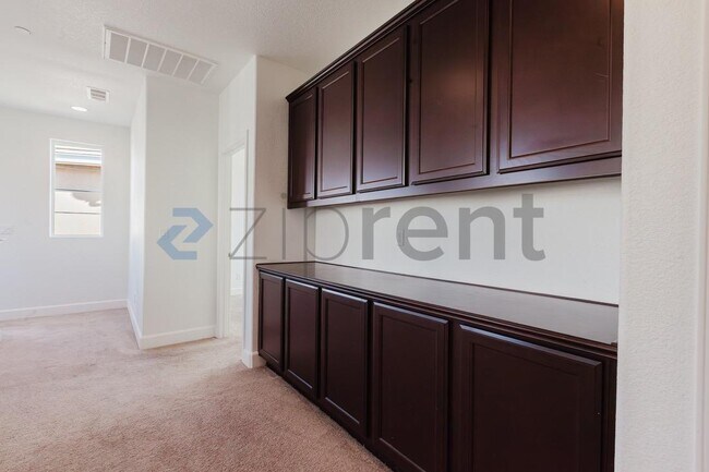 Building Photo - 873 Willow Bridge Dr