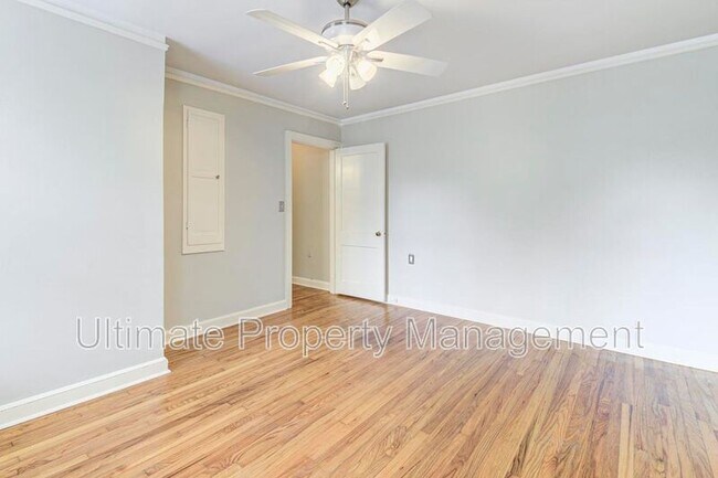 Building Photo - 2940 Oleander Dr