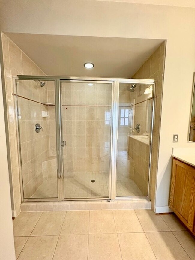 Building Photo - 645 Whetstone Glen St