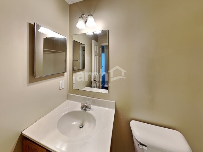 Building Photo - 5525 Village Grove Ln