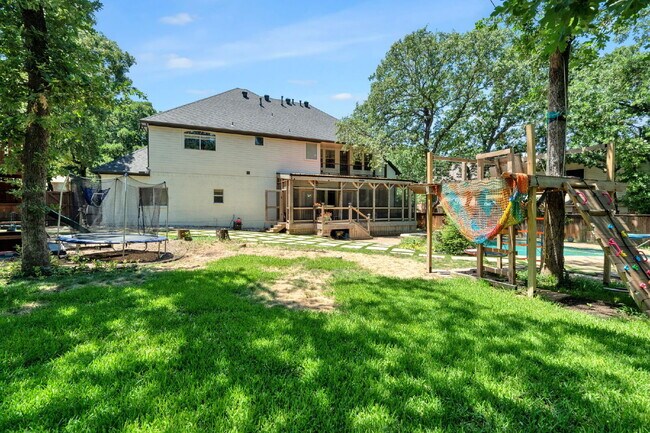 Building Photo - "Discover Your Dream Home: Spacious 4-Bedr...