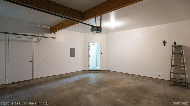 Building Photo - 76 W Bethune St