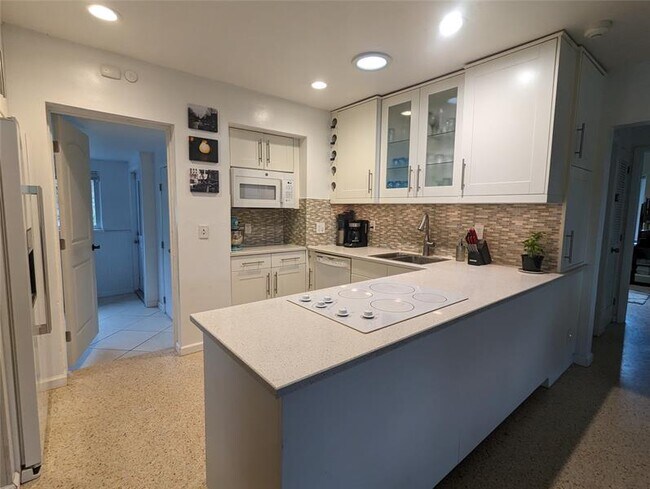 Primary Photo - 609 NE 14th Pl