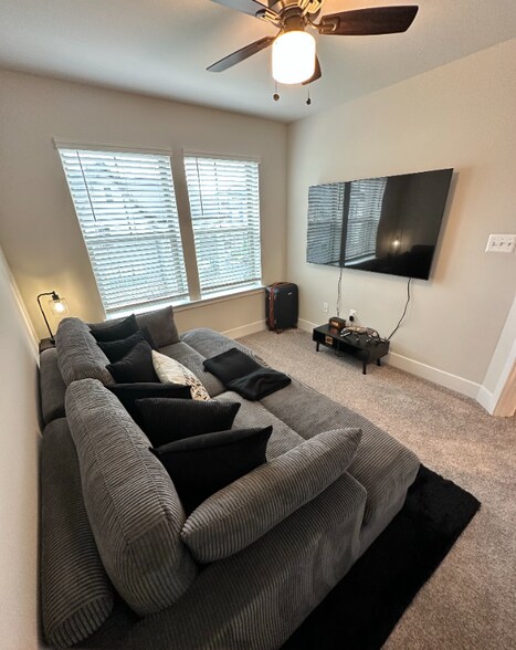 Building Photo - 3615 Artesian Ln