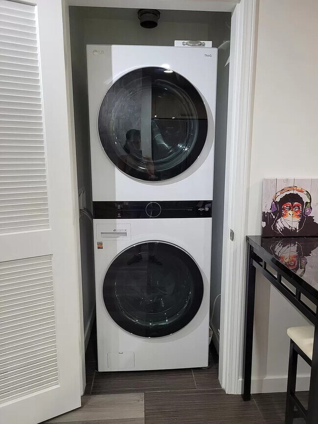 Building Photo - 1431 Pacific Hwy